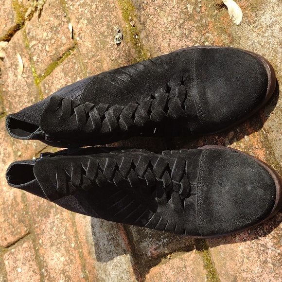 🦋🏵️🦋Free People Suede Booties - Picture 2 of 12